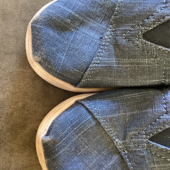 Tom’s shoes - Picture 2 of 4